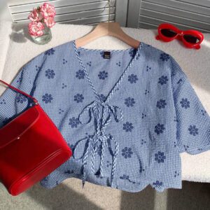 Comfortcana Nouvelle chemise à manches courtes pour femmes, à motif à carreaux rouges, broderie florale et nœud papillon tressé. Convient pour les vacances d'été