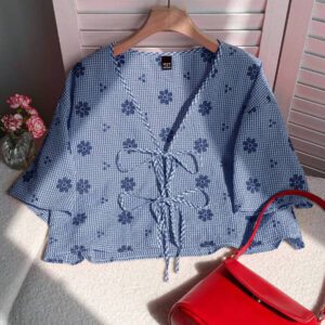 Comfortcana Nouvelle chemise à manches courtes pour femmes, à motif à carreaux rouges, broderie florale et nœud papillon tressé. Convient pour les vacances d'été