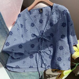 Comfortcana Nouvelle chemise à manches courtes pour femmes, à motif à carreaux rouges, broderie florale et nœud papillon tressé. Convient pour les vacances d'été