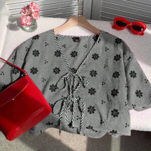 Comfortcana Nouvelle chemise à manches courtes pour femmes, à motif à carreaux rouges, broderie florale et nœud papillon tressé. Convient pour les vacances d'été