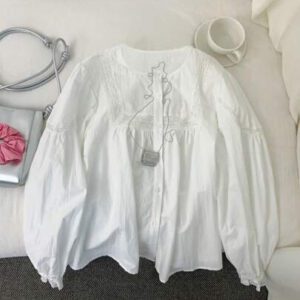 Blouse blanche à manches longues avec bordure en dentelle pour femmes, tenue de vacances élégante et décontractée