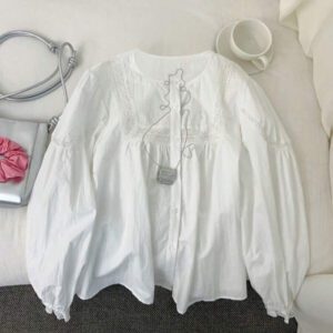 Blouse blanche à manches longues avec bordure en dentelle pour femmes, tenue de vacances élégante et décontractée