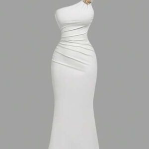 SHEIN X Hannahelzahed SHEIN MOD Jupe à volants avec ourlet en queue de poisson, décoration de broche blanche, col oblique