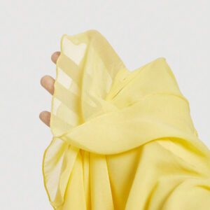 SHEIN X Belle Mariano SHEIN MOD Robe fourreau en mousseline de soie asymétrique avec volants et fente haute, de couleur jaune
