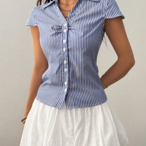 Flirla Chemise à capuche à manches courtes style décontracté, ouverte devant avec taille resserrée