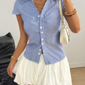 Flirla Chemise à capuche à manches courtes style décontracté, ouverte devant avec taille resserrée