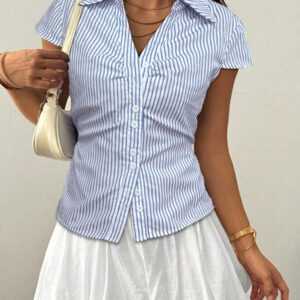 Flirla Chemise à capuche à manches courtes style décontracté, ouverte devant avec taille resserrée