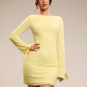 SHEIN BAE Robe de texture jaune clair pour vacances à la plage, robe de fête, robe de saison scolaire, robe de vacances, robe d'anniversaire, robe de sortie de nuit, tenues d'été pour femmes // Vêtements de printemps // Tenue de la Saint-Valentin / Carnaval // Tenues de vacances à la plage Tenues de Nashville, Robes pastel pour femmes, Robe dos nu
