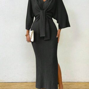 SHEIN Clasi Robe mi-longue femme à col V avec lien à la taille de couleur unie simple. Robe élégante pour femme avec nœud, fente à la cuisse et manches trois-quarts. Robe longue femme ajustée avec manches chauve-souris verte, col en V, style casual pour le quotidien. Tenue maxi pour femme, à porter au printemps ou à l'automne.