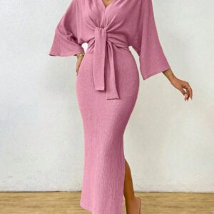SHEIN Clasi Robe mi-longue femme à col V avec lien à la taille de couleur unie simple. Robe élégante pour femme avec nœud, fente à la cuisse et manches trois-quarts. Robe longue femme ajustée avec manches chauve-souris verte, col en V, style casual pour le quotidien. Tenue maxi pour femme, à porter au printemps ou à l'automne.