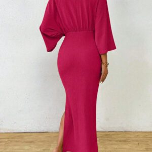 SHEIN Clasi Robe mi-longue femme à col V avec lien à la taille de couleur unie simple. Robe élégante pour femme avec nœud, fente à la cuisse et manches trois-quarts. Robe longue femme ajustée avec manches chauve-souris verte, col en V, style casual pour le quotidien. Tenue maxi pour femme, à porter au printemps ou à l'automne.