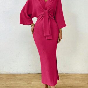 SHEIN Clasi Robe mi-longue femme à col V avec lien à la taille de couleur unie simple. Robe élégante pour femme avec nœud, fente à la cuisse et manches trois-quarts. Robe longue femme ajustée avec manches chauve-souris verte, col en V, style casual pour le quotidien. Tenue maxi pour femme, à porter au printemps ou à l'automne.