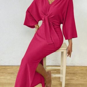 SHEIN Clasi Robe mi-longue femme à col V avec lien à la taille de couleur unie simple. Robe élégante pour femme avec nœud, fente à la cuisse et manches trois-quarts. Robe longue femme ajustée avec manches chauve-souris verte, col en V, style casual pour le quotidien. Tenue maxi pour femme, à porter au printemps ou à l'automne.