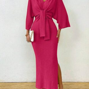 SHEIN Clasi Robe mi-longue femme à col V avec lien à la taille de couleur unie simple. Robe élégante pour femme avec nœud, fente à la cuisse et manches trois-quarts. Robe longue femme ajustée avec manches chauve-souris verte, col en V, style casual pour le quotidien. Tenue maxi pour femme, à porter au printemps ou à l'automne.