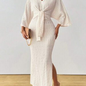 SHEIN Clasi Robe mi-longue femme à col V avec lien à la taille de couleur unie simple. Robe élégante pour femme avec nœud, fente à la cuisse et manches trois-quarts. Robe longue femme ajustée avec manches chauve-souris verte, col en V, style casual pour le quotidien. Tenue maxi pour femme, à porter au printemps ou à l'automne.