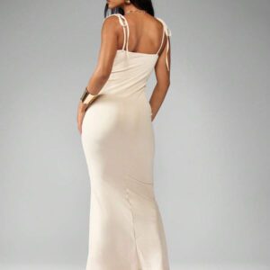 MISSGUIDED Robe longue de soirée fourreau à fente et bustier à épaules nouées. Robe de soirée longue, taille empire, sans manches, pour occasions spéciales.