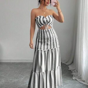 Elenzga Nouvelle arrivée d'été 2025 Robe maxi élégante à buste enveloppant, rayures bleues et blanches, sexy et polyvalente avec ceinture à nouer, sans bretelles. Convient pour les rendez-vous, sorties, vacances, jours fériés, rentrée scolaire, tenue d'enseignant, mariages, fêtes, festivals de musique, Oktoberfest, Halloween, Thanksgiving