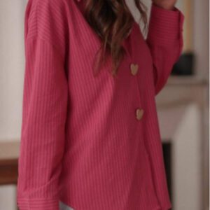 [Silhouette ample | Minimaliste de navettage]Chemise décontractée rayée rose, design de bouton en forme de cœur doré, coupe galbée flatteuse, polyvalente pour le travail, les sorties décontractées et les rendez-vous
