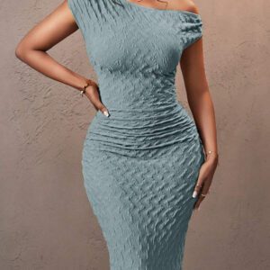 Slaydiva Nouvelle robe d'été/printemps, vêtement casual polyvalent pour la vie quotidienne, les vacances, les croisières, la plage, le bronzage. Robe verte, élégante et sexy à une épaule avec texture et rayures, pour femmes