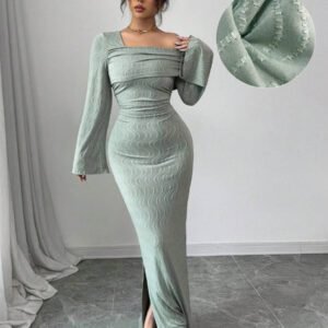 Modelyn Robe à manches longues en jacquard plissé à épaules obliques pour femmes