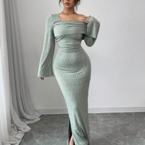 Modelyn Robe à manches longues en jacquard plissé à épaules obliques pour femmes