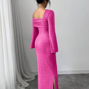 Modelyn Robe à manches longues en jacquard plissé à épaules obliques pour femmes