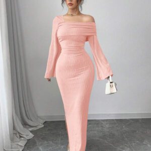 Modelyn Robe à manches longues en jacquard plissé à épaules obliques pour femmes