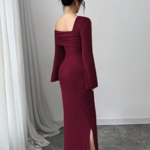 Modelyn Robe à manches longues en jacquard plissé à épaules obliques pour femmes