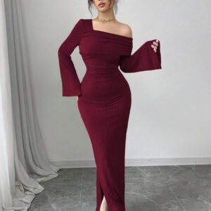 Modelyn Robe à manches longues en jacquard plissé à épaules obliques pour femmes