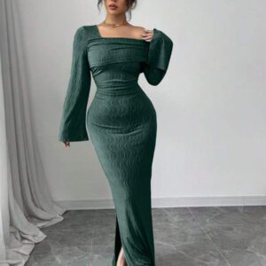 Modelyn Robe à manches longues en jacquard plissé à épaules obliques pour femmes