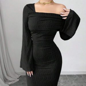 Modelyn Robe à manches longues en jacquard plissé à épaules obliques pour femmes