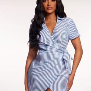 SHEIN SXY Robe-chemise d'été pour femmes, à taille cintrée, en lin rayé bleu et blanc. Robe d'été confortable, décontractée et simple, idéale pour l'extérieur, le bureau, les déplacements et les vacances