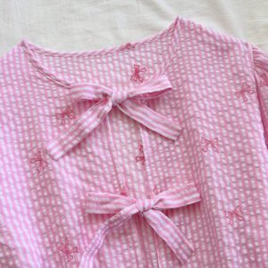 Soleia Blouse femme à manches bouffantes, col rond, avec nœud rayé et broderie, style printemps/été doux. Convient pour la plage, les sorties, le thé l'après-midi, les vacances, les festivals de musique, style bohème