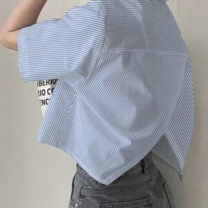 Chemise décontractée à manches courtes et rayures avec design asymétrique croisé pour femmes