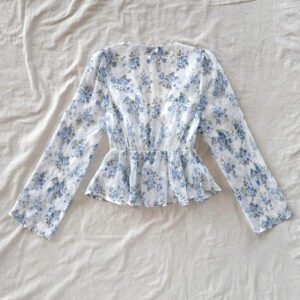 Soleia Blouse évasée à col en V avec imprimé rose, manches évasées et volants à l'ourlet. Convient pour les vacances, les festivals de musique, le style bohème, les jours fériés, les rendez-vous, le thé de l'après-midi, la plage