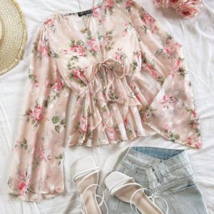 Soleia Blouse évasée à col en V avec imprimé rose, manches évasées et volants à l'ourlet. Convient pour les vacances, les festivals de musique, le style bohème, les jours fériés, les rendez-vous, le thé de l'après-midi, la plage