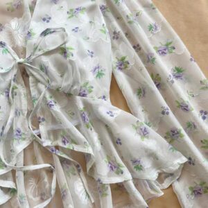 Soleia Blouse évasée à col en V avec imprimé rose, manches évasées et volants à l'ourlet. Convient pour les vacances, les festivals de musique, le style bohème, les jours fériés, les rendez-vous, le thé de l'après-midi, la plage