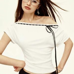 Rina Fox T-shirt décontracté à manches courtes avec col asymétrique et design de cravate à carreaux pour femmes, été