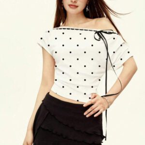 Rina Fox T-shirt décontracté à manches courtes avec col asymétrique et design de cravate à carreaux pour femmes, été