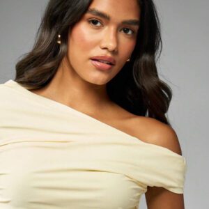 MISSGUIDED Top moulant à épaules dénudées froncées, tenue de soirée décontractée et de club, manches courtes, ajustement serré, stretch, blouse mode de base essentielle