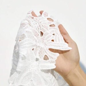 Maija Débardeur en dentelle florale élégante et hydrosoluble, couvre-chef décontracté. Convient pour le printemps, l'été, les vacances, la plage. Tenue d'été pour femmes, Jour de l'Indépendance, vacances de la Saint-Jean, vacances à la plage, anniversaire, club, top en crochet pour femmes, top court blanc, top court en dentelle, tops courts d'été, top à œillets