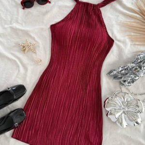 Soleia Mini-robe plissée de couleur unie à coupe slim avec sangle