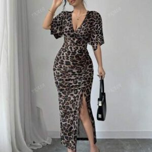 Robe moulante fendue ouverte drapée à imprimé léopard pour femmes