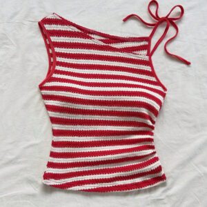 Soleia Top ajusté tricoté asymétrique à col rouge et blanc rayé, convient pour les fêtes, Noël, les rendez-vous, la plage, le carnaval, l'été
