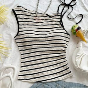 Soleia Top ajusté tricoté asymétrique à col rouge et blanc rayé, convient pour les fêtes, Noël, les rendez-vous, la plage, le carnaval, l'été