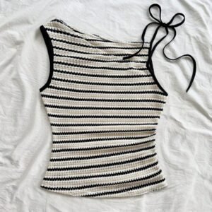 Soleia Top ajusté tricoté asymétrique à col rouge et blanc rayé, convient pour les fêtes, Noël, les rendez-vous, la plage, le carnaval, l'été