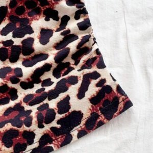 Soleia Top ajusté tricoté asymétrique à col rouge et blanc rayé, convient pour les fêtes, Noël, les rendez-vous, la plage, le carnaval, l'été