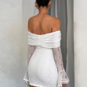 SHEIN BAE Robe longue élégante et minimale pour femmes avec épaules dénudées, nœud papillon, bordure en dentelle, manches longues. Convient pour les cocktails, les rendez-vous romantiques, le layering, les soirées, les événements formels, les sorties de nuit, les mariages, Halloween, Noël. Couleur unie blanche pour l'automne/hiver.