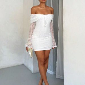 SHEIN BAE Robe longue élégante et minimale pour femmes avec épaules dénudées, nœud papillon, bordure en dentelle, manches longues. Convient pour les cocktails, les rendez-vous romantiques, le layering, les soirées, les événements formels, les sorties de nuit, les mariages, Halloween, Noël. Couleur unie blanche pour l'automne/hiver.