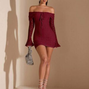SHEIN BAE Robe longue élégante et minimale pour femmes avec épaules dénudées, nœud papillon, bordure en dentelle, manches longues. Convient pour les cocktails, les rendez-vous romantiques, le layering, les soirées, les événements formels, les sorties de nuit, les mariages, Halloween, Noël. Couleur unie blanche pour l'automne/hiver.